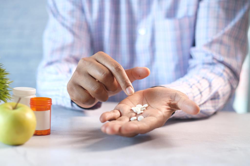 Konsumsi obat - obatan tertentu bisa meningkatkan resiko terjadinya penyakit hipertensi.